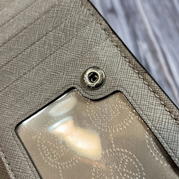 MICHAEL KORS BIFOLD SNAP WALLET/ WRISTLET in GUC - Picture 14 of 16